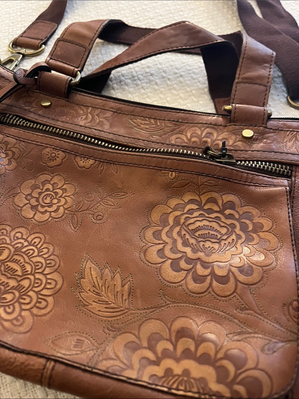 Beautiful FOSSIL Leather Handbag - Picture 2 of 8